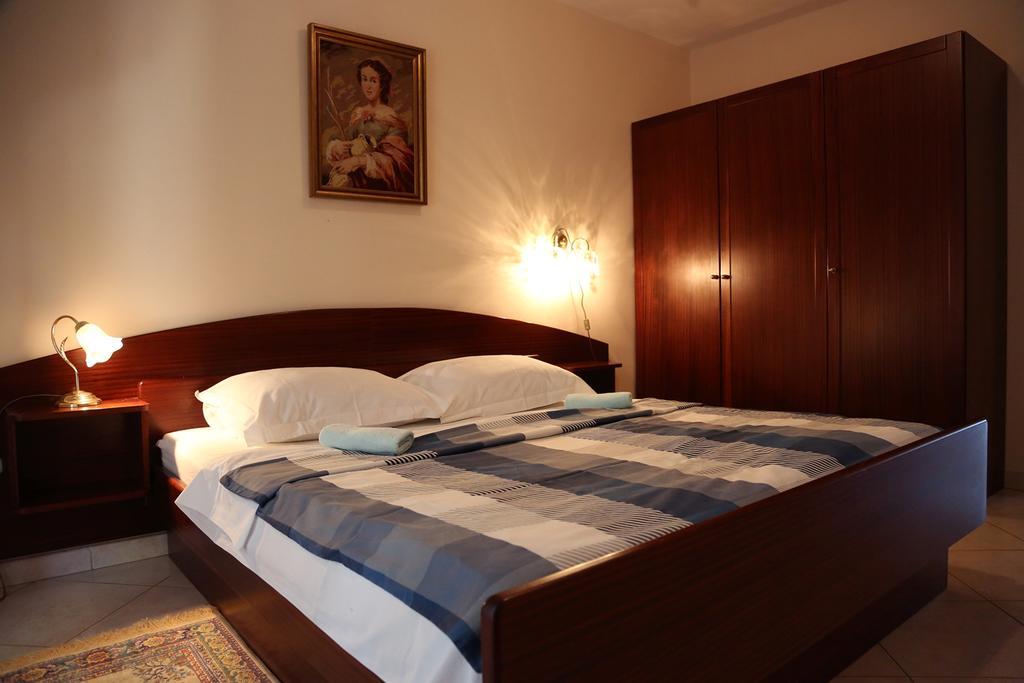 Apartments Max Врсар Екстер'єр фото